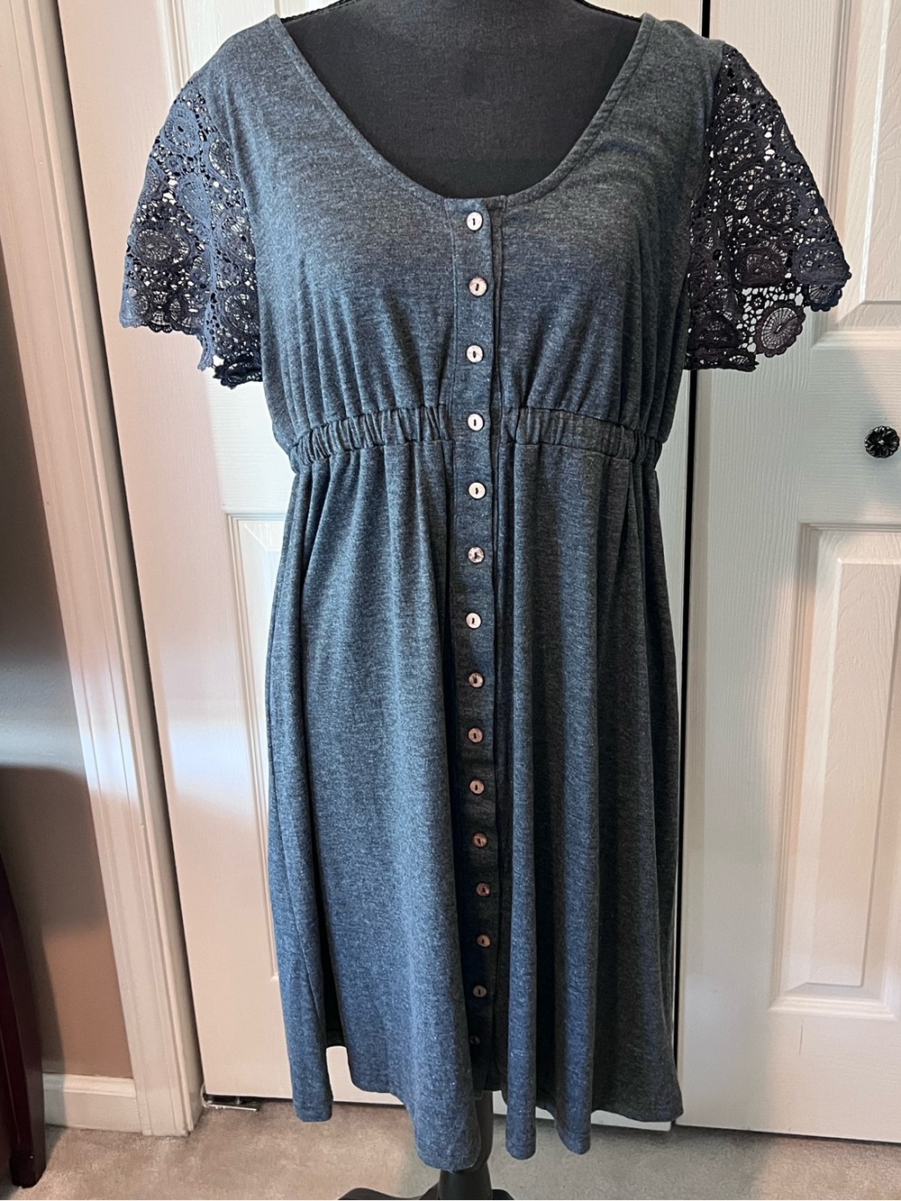NWOT Women's Dark Gray Button-Front Dress with Lace Sleeves size large